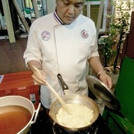 ปุ้นปิ่น คิน ซุย โซว