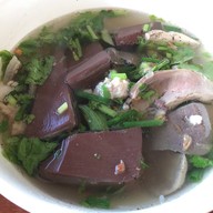 เมนูของร้าน ร่มฉัตร ต้มเลือดหมู