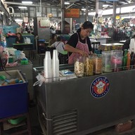 หน้าร้าน เจ๊หมวยไอศกรีม