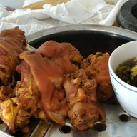 เตี๋ยวหมูตุ๋น ลูกสาวอ้วนหลักห้า