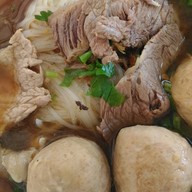 ก๋วยเตี๋ยวข้างวัดพญาชมภู