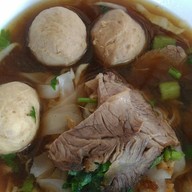 ก๋วยเตี๋ยวข้างวัดพญาชมภู