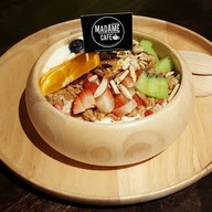 MaDame Cafe'