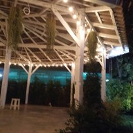 Neuf 9 คาเฟ่ ผับ แอนด์ เรสเทอรอง