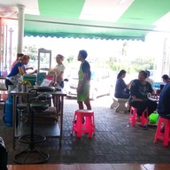 บรรยากาศ เจ๊เอื้อง ก๋วยเตี๋ยวหมูบ้านบึง