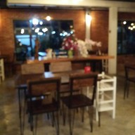 Neuf 9 คาเฟ่ ผับ แอนด์ เรสเทอรอง