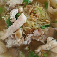 ก๋วยเตี๋ยวข้างวัดพญาชมภู