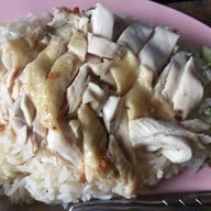 ข้าวมันไก่หลังศาล