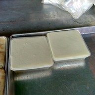 เจ้เซียม ขนมไทย ตลาดเก้าห้อง ร้อยปี