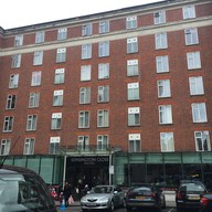 หน้าร้าน Kensington Close Hotel