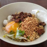 เมนูของร้าน เตี๋ยวหมูตุ๋น ลูกสาวอ้วนหลักห้า