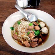 เตี๋ยวหมูตุ๋น ลูกสาวอ้วนหลักห้า