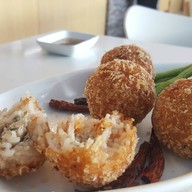 เมนูของร้าน Platoo Restaurant บีไฮฟ์ เมืองทอง