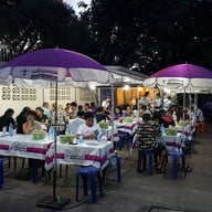 สเต๊กลุงหนวด ถนนรังสรร ยูดีทาวน์