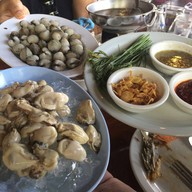 เมนูของร้าน อภิชาติ ซีฟู้ด คลองโคน