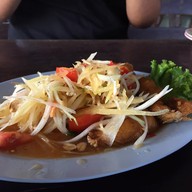 เมนูของร้าน ครัวเจ๊แดง ริมเขื่อน หน้าเขื่อนสียัด
