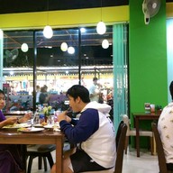 บรรยากาศ สลัดคุณนาย มาลินพลาซ่า