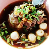 ก๋วยเตี๋ยวหมูตุ๋นป้าแต๋ว