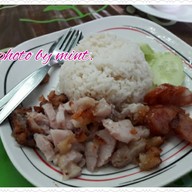 เมนูของร้าน ขาหมูนายเพิ่ม