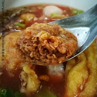 เมนูของร้าน ต้นเย็นตาโฟกุ้งทอด