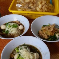 เมนูของร้าน ก๋วยเตี๋ยวเรืออัสลาม อร่อยสุด ในดุลยา