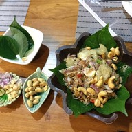 เมนูของร้าน ครัวพรรวา