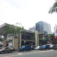 หน้าร้าน Starbucks 32th Street 7 th Ave. BGC