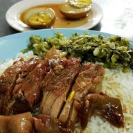 เมนูของร้าน ขาหมูเลิศรส เซ็นหลุยส์