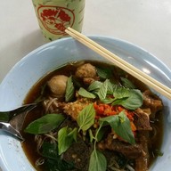 ก๋วยเตี๋ยวเนื้อวัว ศาลาแดง