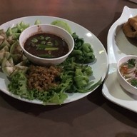 บ้านดาวล้อมเดือน