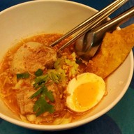 เมนูของร้าน ก๋วยเตี๋ยวไข่ต้มยำ 3 รส กาดมาลิน