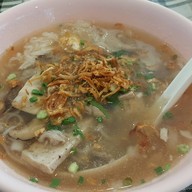 เมนูของร้าน คุณแดงก๋วยจั๊บญวน วังหลัง