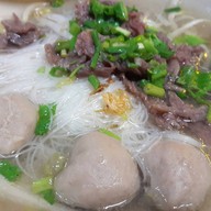 เมนูของร้าน ก๋วยเตี๋ยวเฮียธง ลูกชิ้นเนื้อวัว
