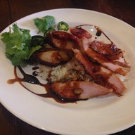 เมนูของร้าน แซ่พุ้น ข้าวหน้าไก่ 80 ปี เสาชิงช้า