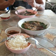 เมนูของร้าน แม่จันต้มเลือดหมู เกาเหลาเป็ด