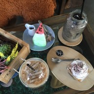 เมนูของร้าน At Curve Cafe