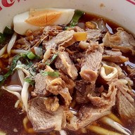 ก๋วยจั๋บหลายชาติ