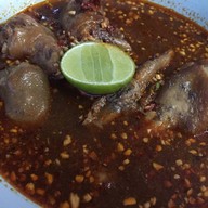 ชายทัยก๋วยเตี๋ยวไก่มะระ ปากทางแยกสุขสมาน