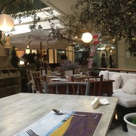 บรรยากาศ Provence Cafe Peninsula Plaza