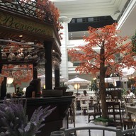 บรรยากาศ Provence Cafe Peninsula Plaza