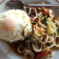 ข้าวกระเพราปลาหมึก