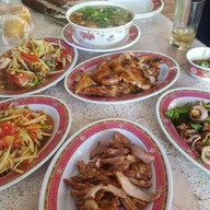 ส้มตำน้องแดง