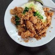 เมนูของร้าน เจ๊เล็กข้าวหมูทอด