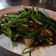 เมนูของร้าน ครัวคุณตุ๊ก ต้มยำหัวปลาผู้ใหญ่ 1เจ้าเก่าแสมดำ
