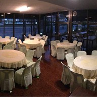 ร้านสวนอาหารจานเพชร