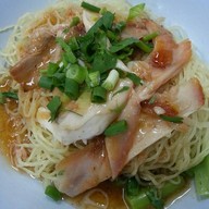 เมนูของร้าน บะหมี่เกี๊ยวกุ้งปักธงชัย ปักธงชัย