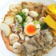 เมนูของร้าน ก๋วยเตี๋ยวต้มยำสายบันเทิง