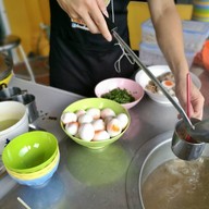 ก๋วยเตี๋ยวต้มยำสายบันเทิง