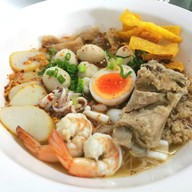 เมนูของร้าน ก๋วยเตี๋ยวต้มยำสายบันเทิง