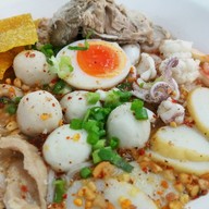 เมนูของร้าน ก๋วยเตี๋ยวต้มยำสายบันเทิง